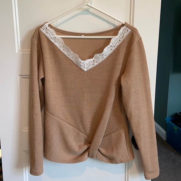 Twisted Lace Top size small - Picture 2 of 2